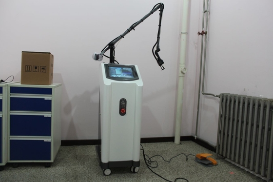 Kohlendioxyd-CO2-Bruchlasermaschine/-ausrüstung für Chirurgie-Narben-Abbau
